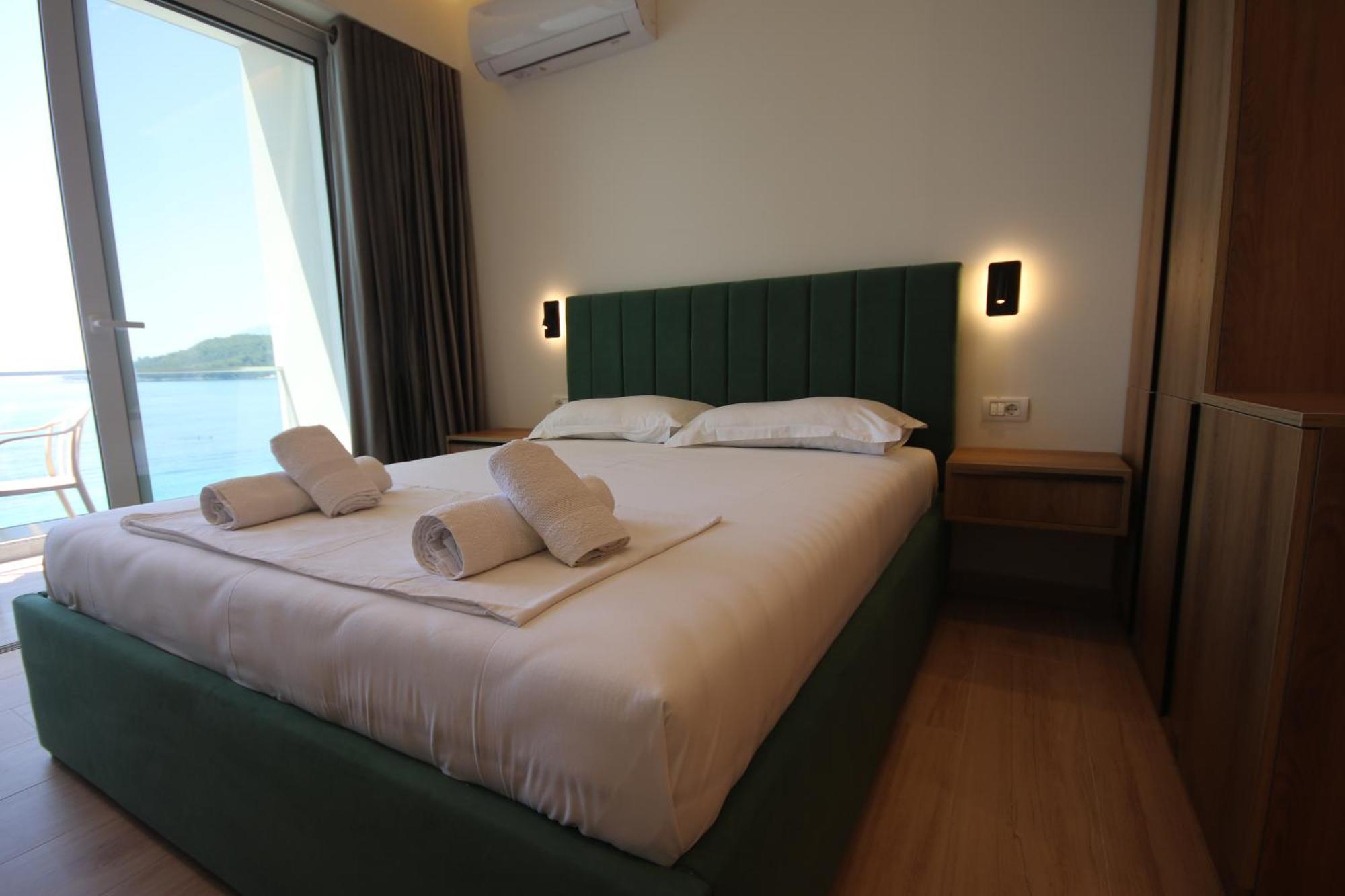 Emily'S Hotel Himarë Extérieur photo